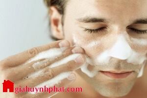 Sữa rửa mặt cho nam dạng gel ngừa mụn trứng cá Neutrogena Men chính hãng xách tay từ mỹ