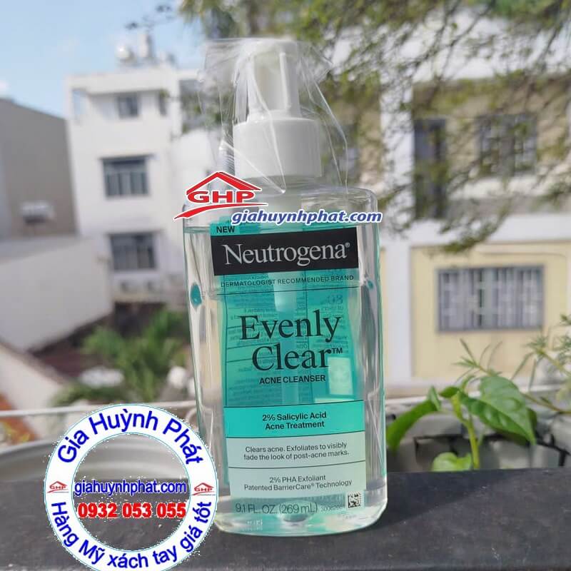 Sữa rửa mặt Neutrogena Evenly Clear hàng từ Mỹ